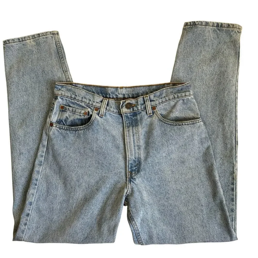 Vintage 90s Levi’s 550 Jeans Relaxed Fit Tapered Leg Light Wash Denim Casual